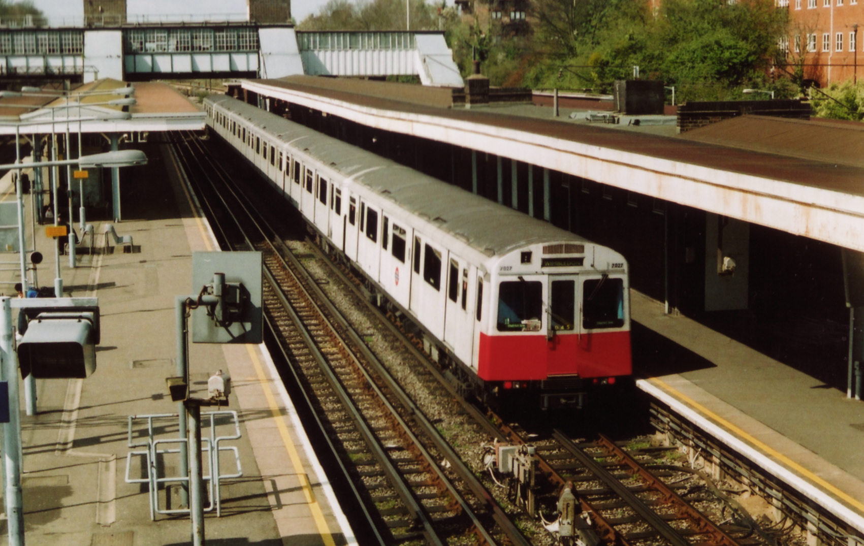 7027 D78 UPMINSTER 4-05