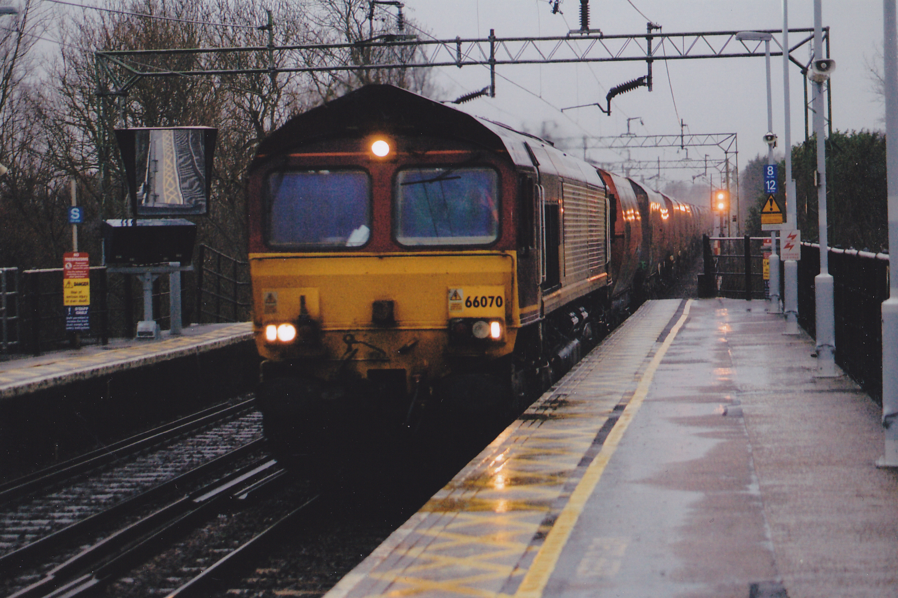 66070 DBS-EWS UP MT SAND (KN)  1-15