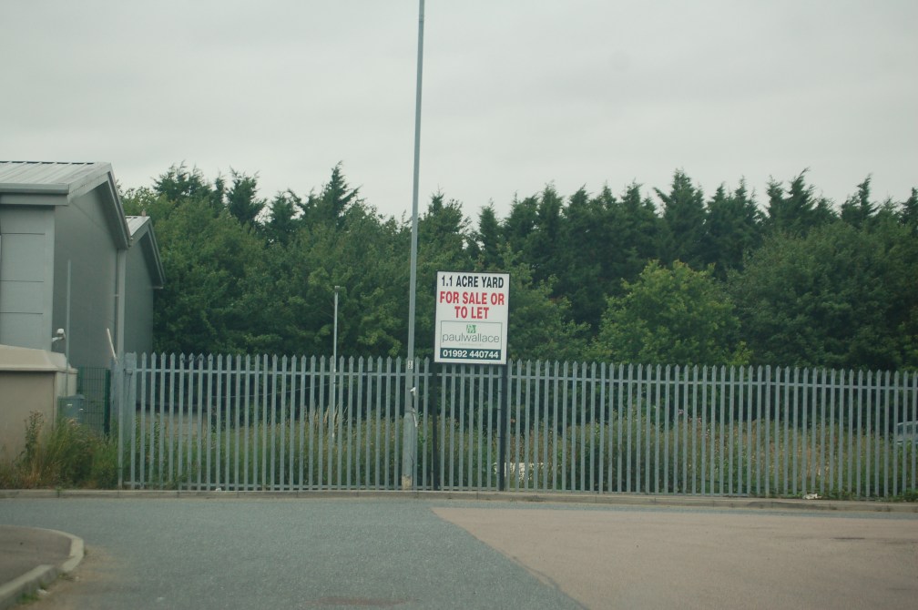 TOWNLINK OLD PARKWAY HARLOW YARD FOR SALE 15-7-17