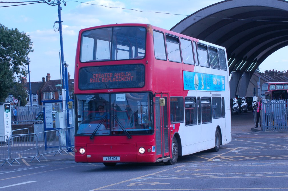 V45MOA BLUELINE (GA RRP NEWBURY PARK) 27-8-17