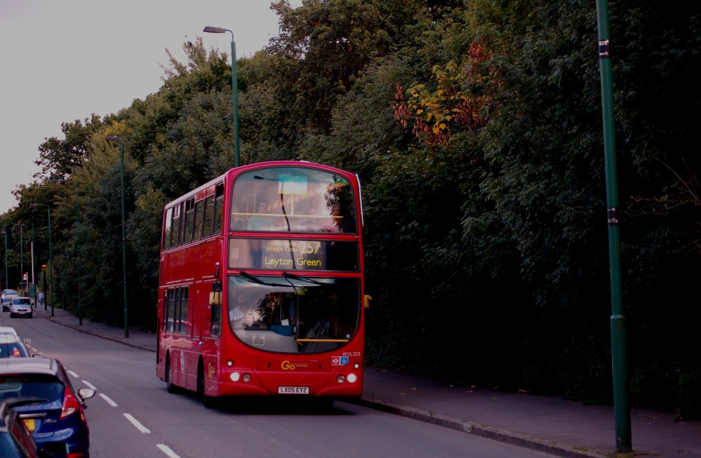 LX05EYZ WVL203 GAL 257 (WHIPPS CROSS) 20-9-15