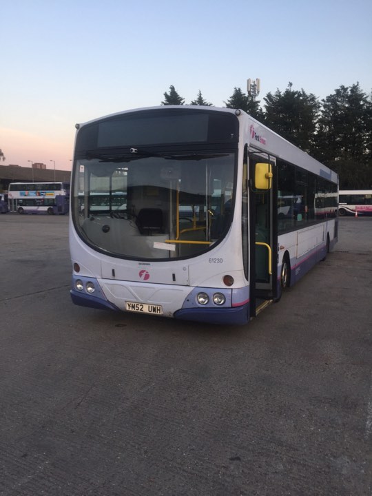 YM52UWH 61230 FE (CR DEPOT) 19-9-17 (W BELL)