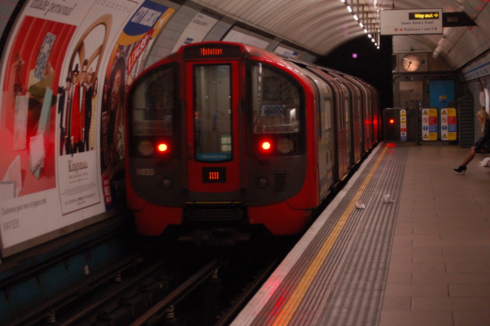 11020 LUL VICTORIA LINE (SEVEN SISTERS) 30-9-17