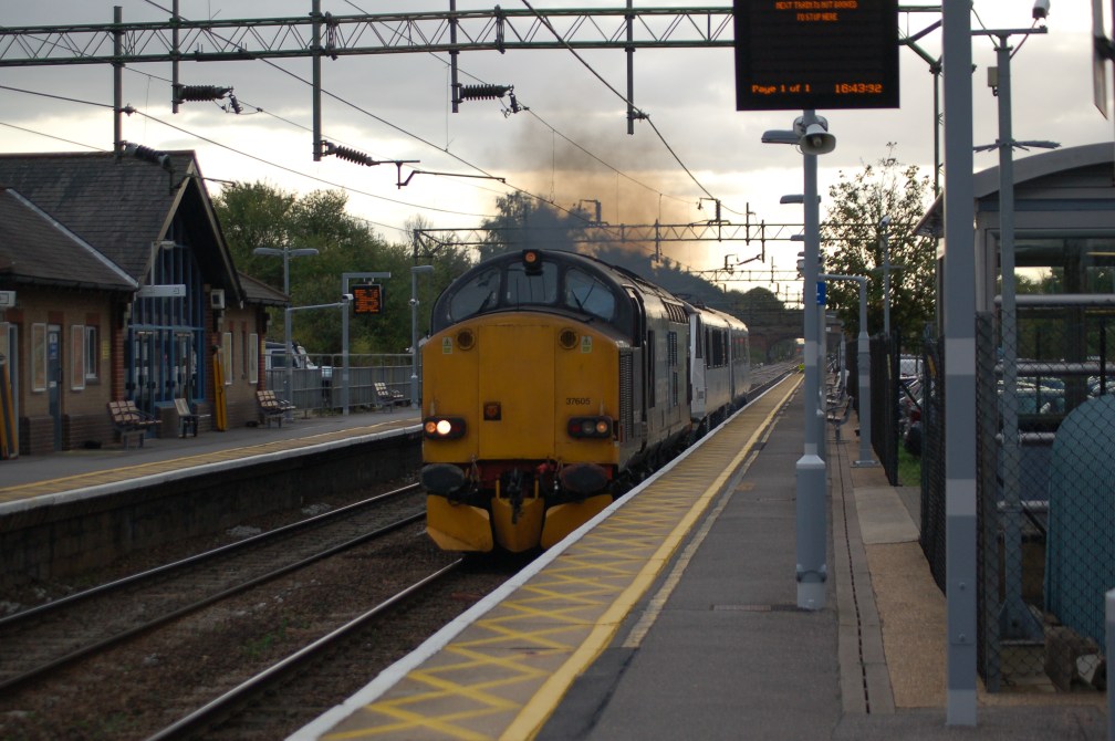 37605 + 90002 + 82112 (KELVEDON) 3-10-17