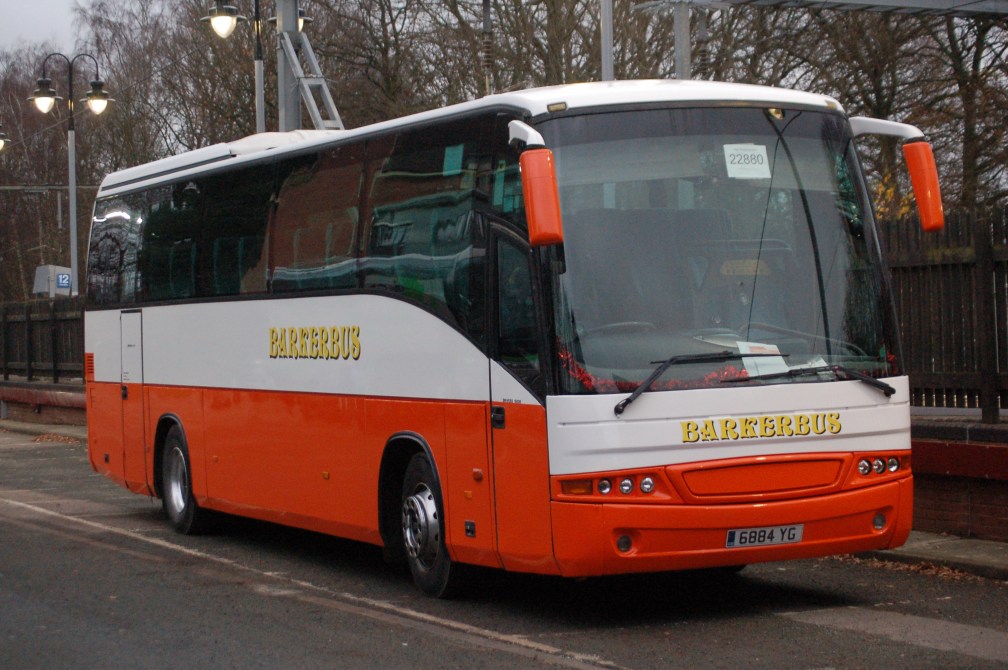 6884YG BARKERBUS (GA RRP INGATESTONE) 24-12-17