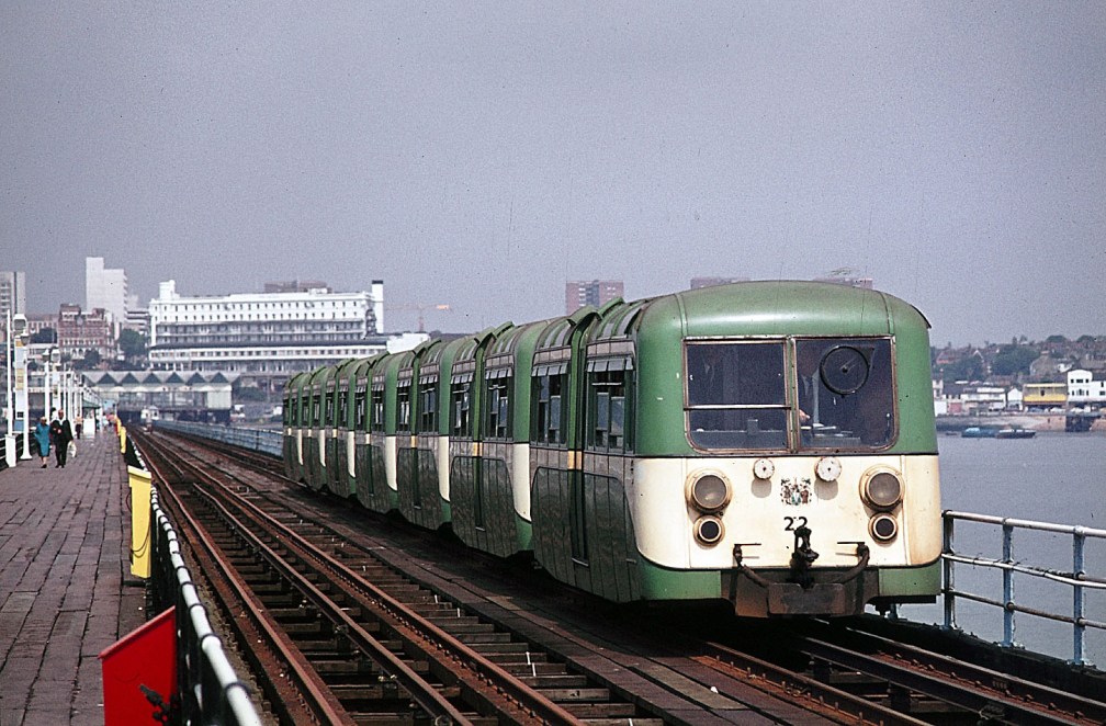22 SOUTHEND PIER RAILWAY (RM WEB)
