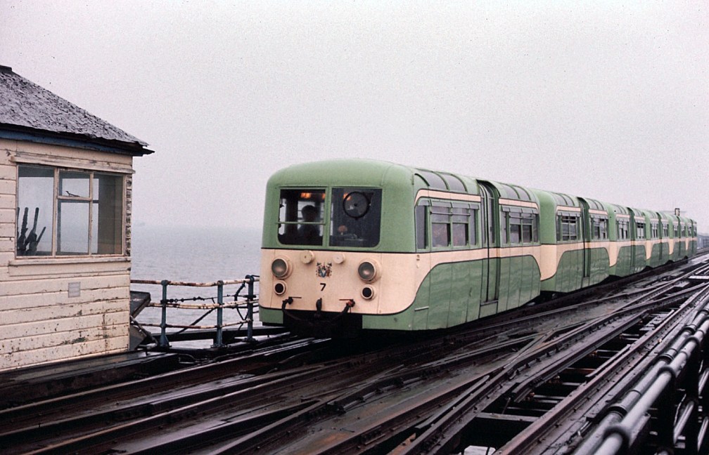 7 SOUTHEND PIER RAILWAY (RM WEB)
