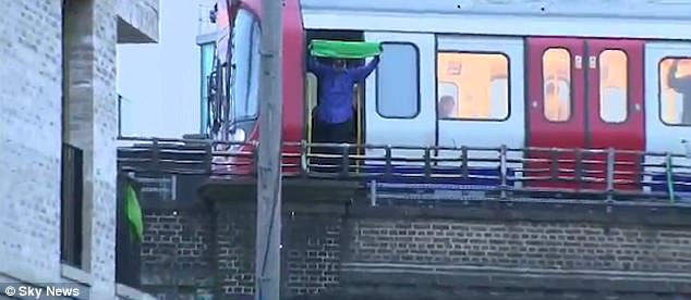 GRENFELL SOLIDARITY ON H&C LINE 14-6-18 (SKY NEWS)