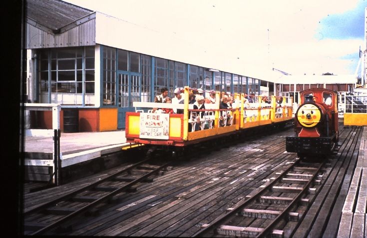 WALTON PIER RAILWAY (LANDWARD STATION) (TRAIN-PHOTOS.COM-FLICKR)