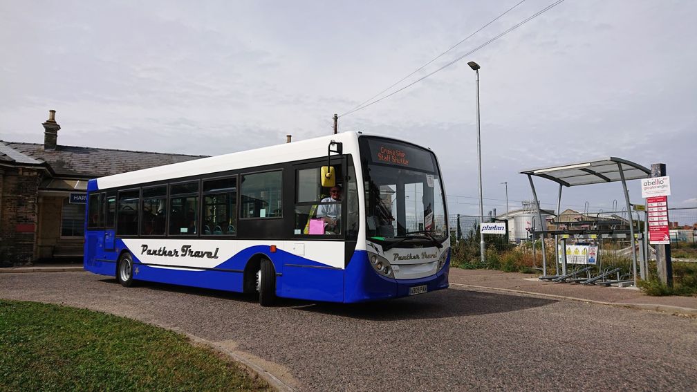 AB09PAN PANTHER (HARWICH B S - CRUISE STAFF SHUTTLE) 9-9-18 (A HAZELL)