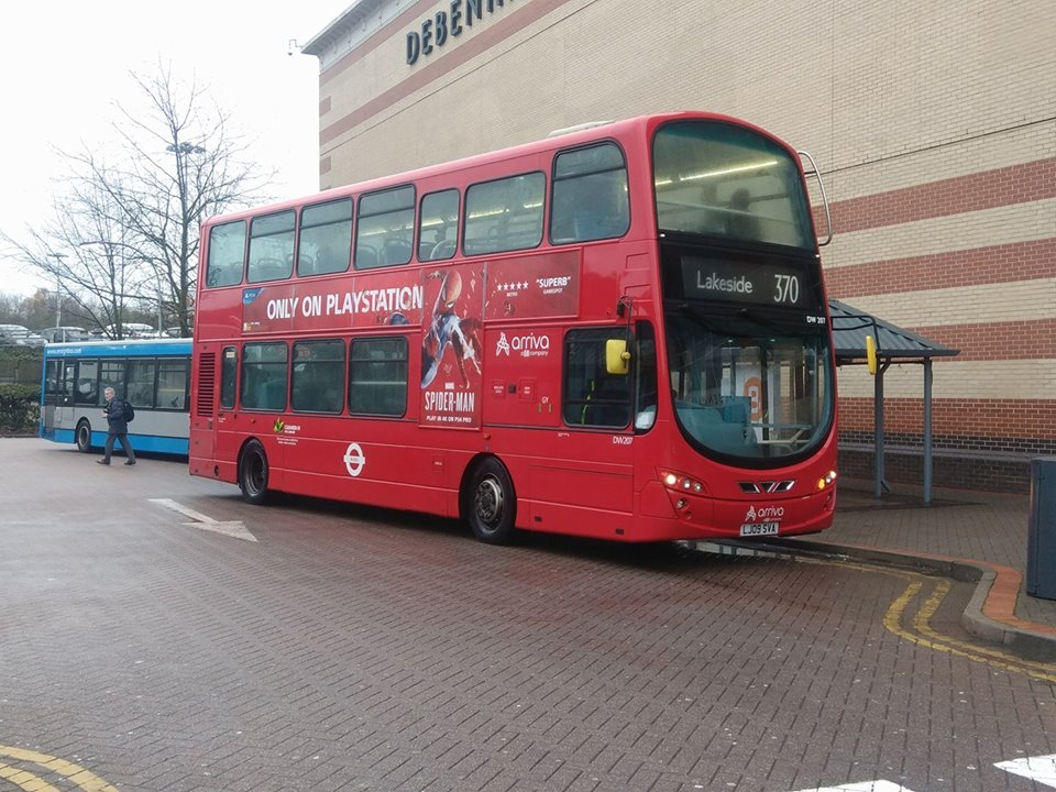 LJ09SVA DW207 AR LON NORTH 370 (LAKESIDE) 1-12-18 (S AUSTIN)