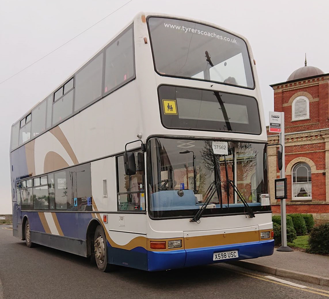 x598usc tendring travel (walton rail station) 6-1-19 (a hazell)
