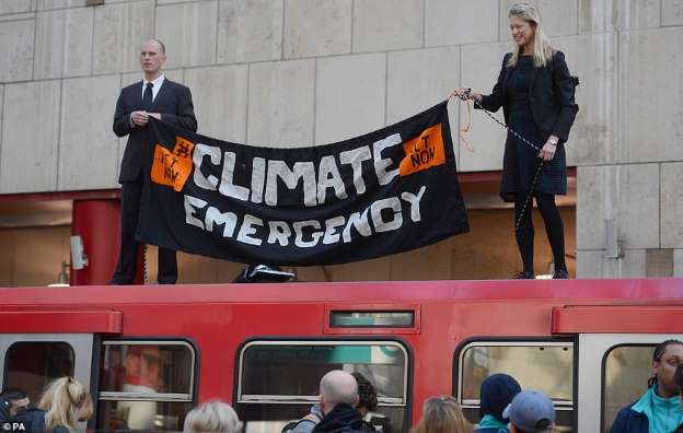 DLR TRAIN CLIMATE PROTEST (CANARY WHARF) 17-4-19 (PA)