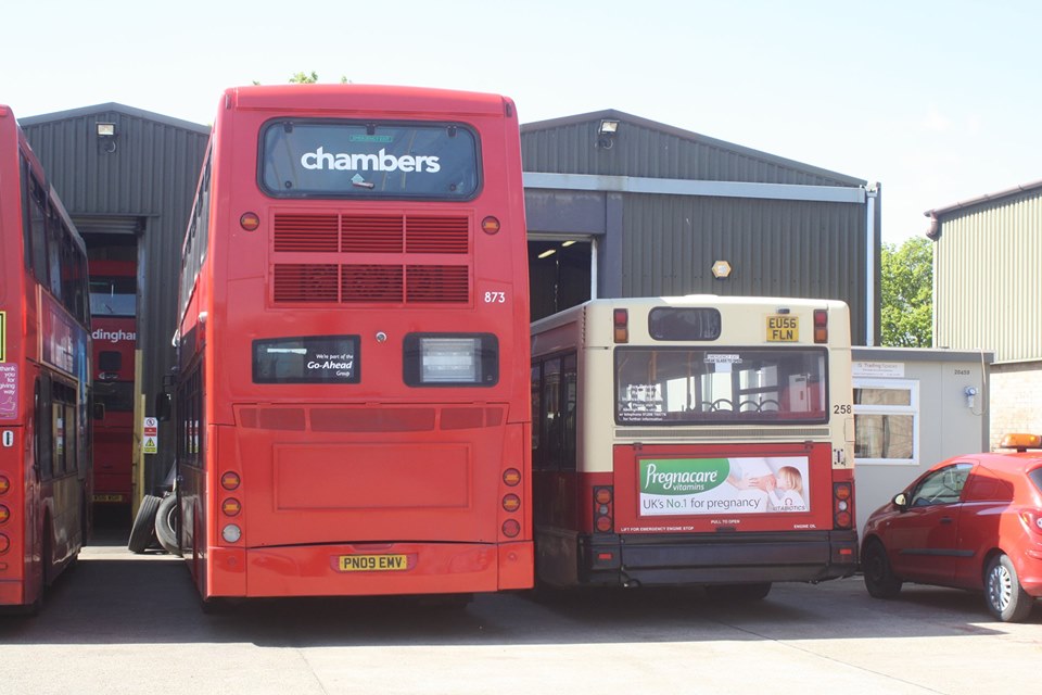 PN09EMV 873 EU56FLM 258 (REAR) HO CN WKS 14-5-19