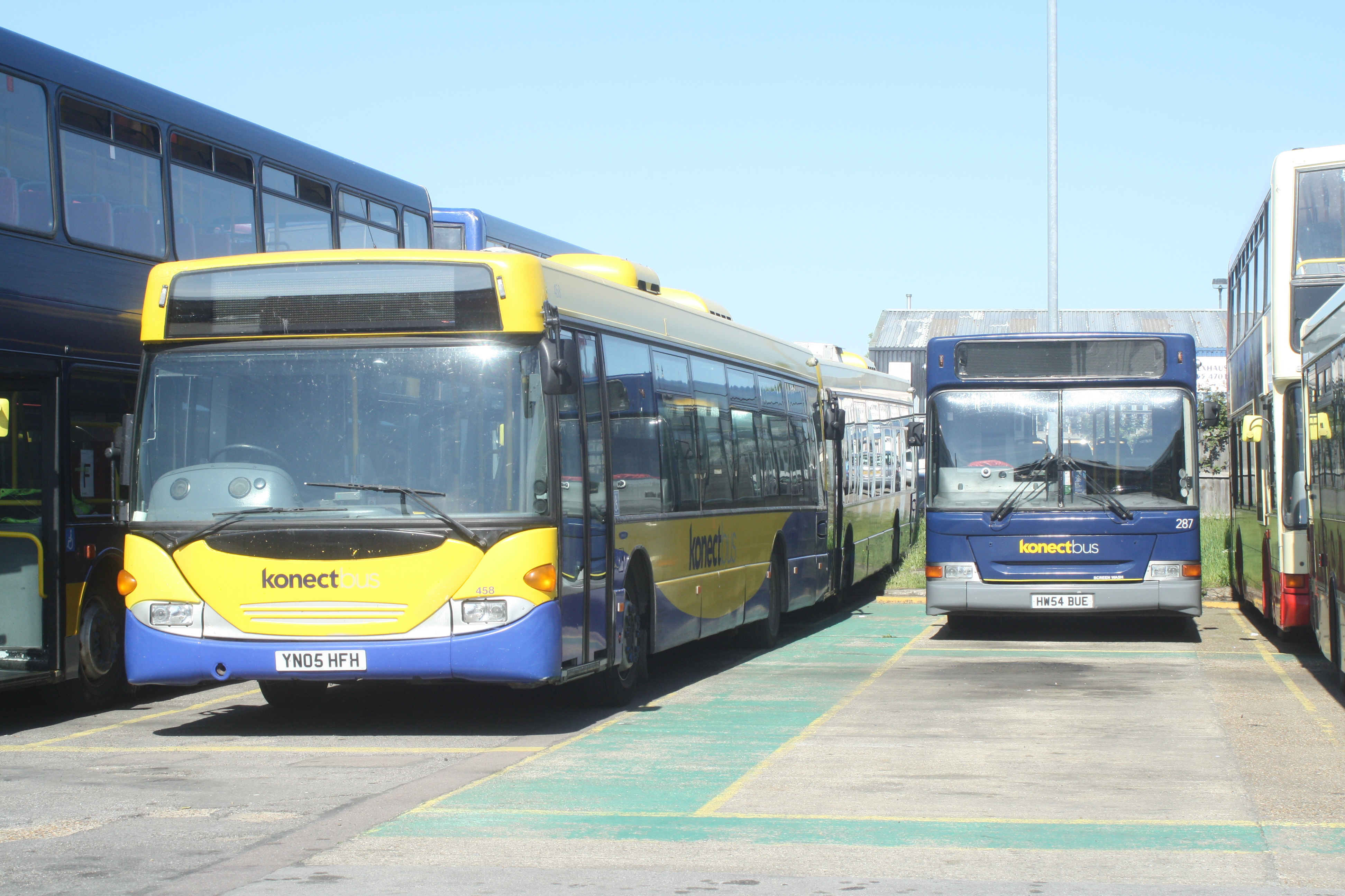 YN05HFH 458, HW54BUE 287 HO CN 21-5-19