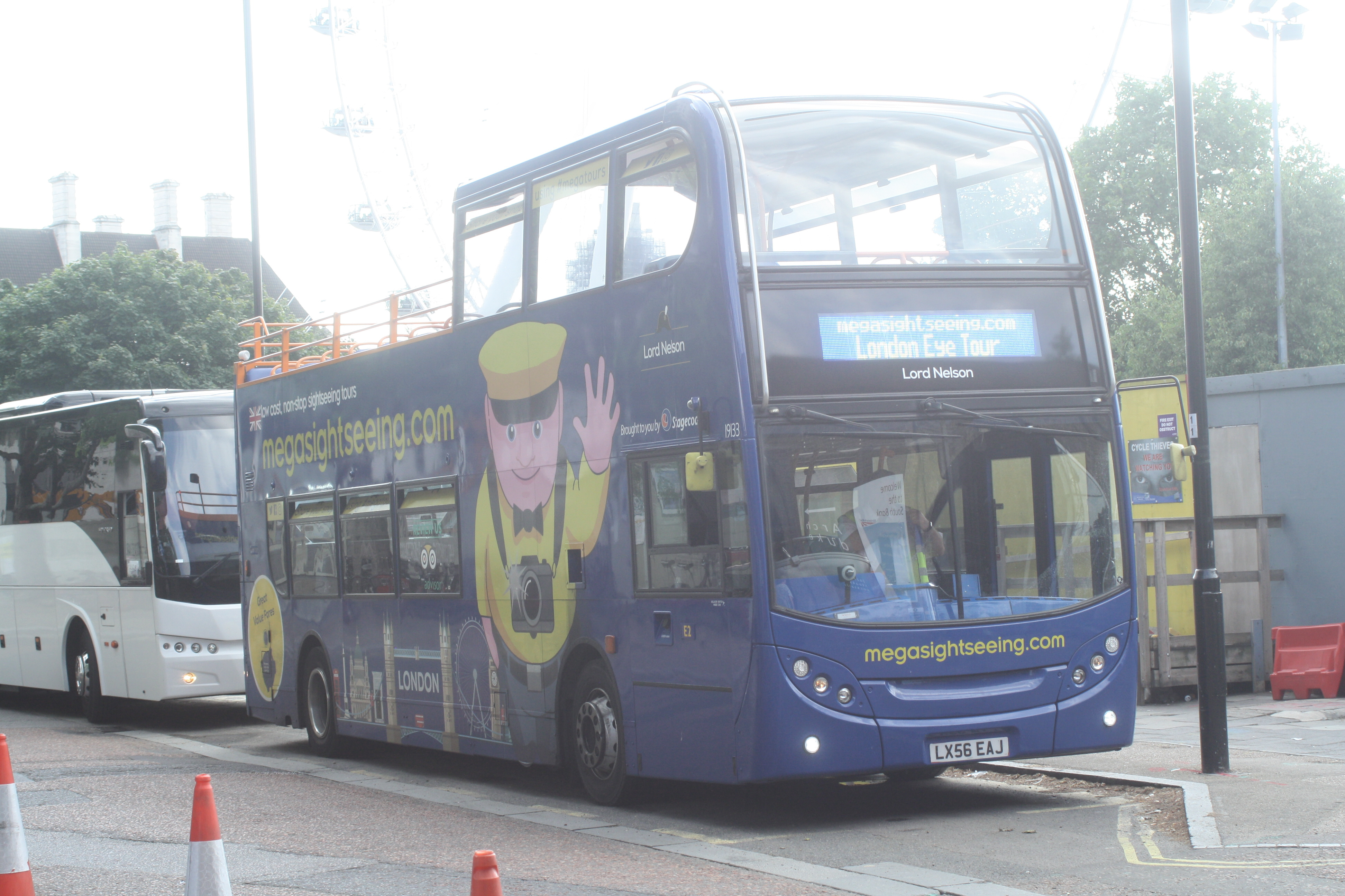 LX56EAJ 19133 MEGA SIGHTSEEING (SOUTH BANK) 7-7-19