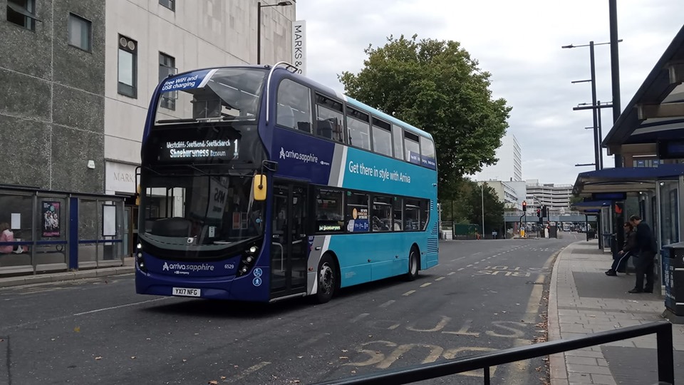 YX17NFG 6529 AR SD SAPPHIRE 31-8-19 (S AUSTIN)