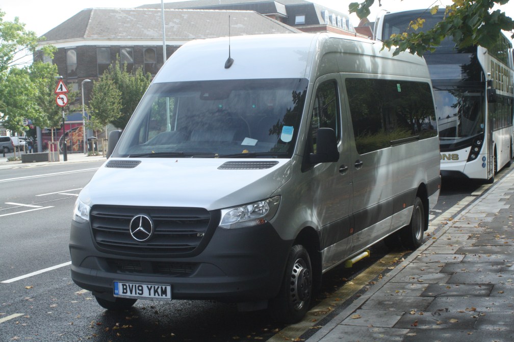 BV19YKM A&U TRANSPORTS ILFORD (CR) 4-9-19