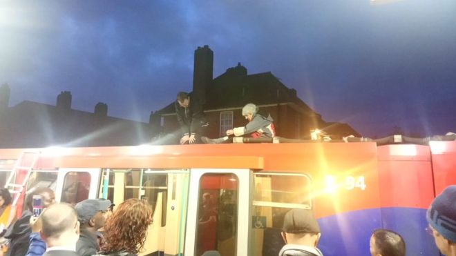 DLR 194 SHADWELL (EXTINCTION REBELLION PROTECT) 18-10-19 (EXTINCTION REBELLION)