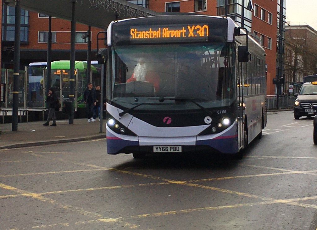 YY66PBU 67166 FE X30 FATHER XMAS (CF) 21-12-19 (D PRETTY)