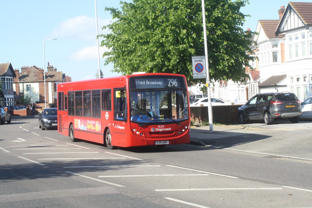 LX11AVP 36261 ST E LON 296 (GANTS HILL) 11-5-19