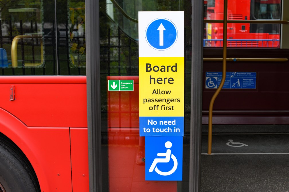 LTZ1781 LT781 Abellio Middle-door boarding signs (Euston) 4-20 (TfL)