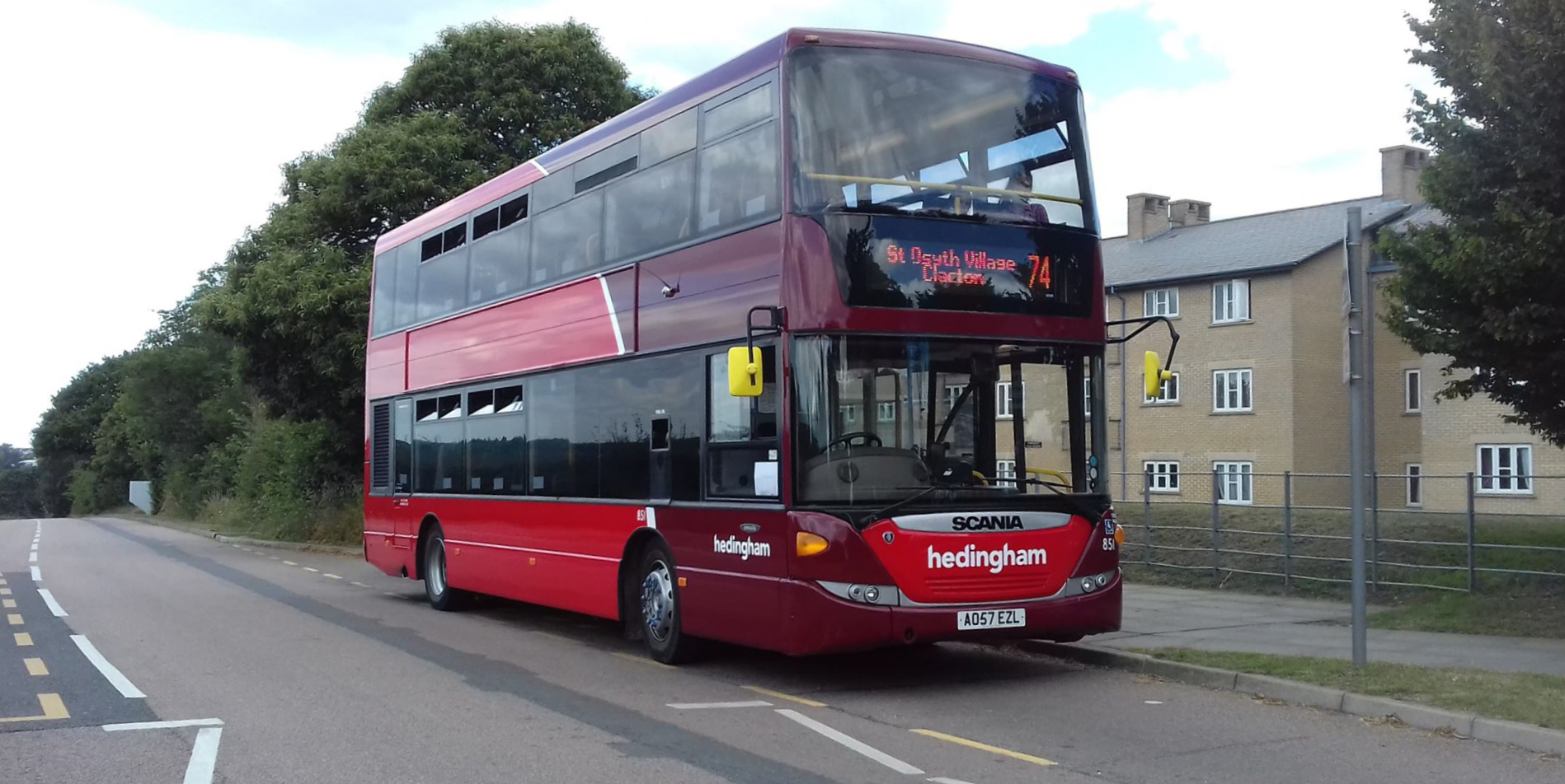 AO57EZL 851 HO NEW LIVERY 74 (U OF E) 23-7-20 (S MILTON)