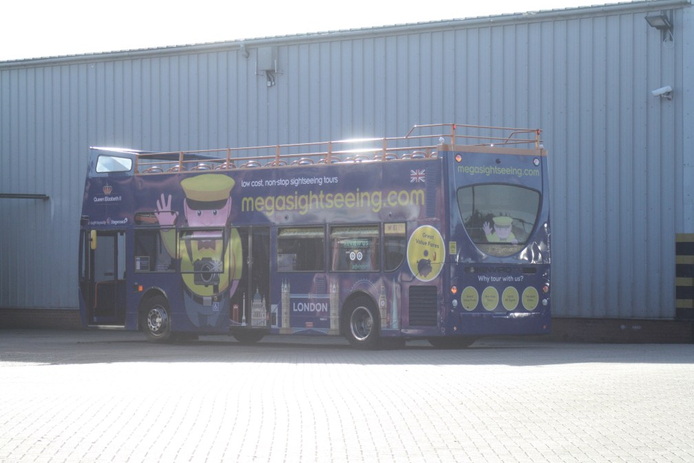 QUEEN ELIZABETH II MEGASIGHTSEEING (BK) 20-6-20