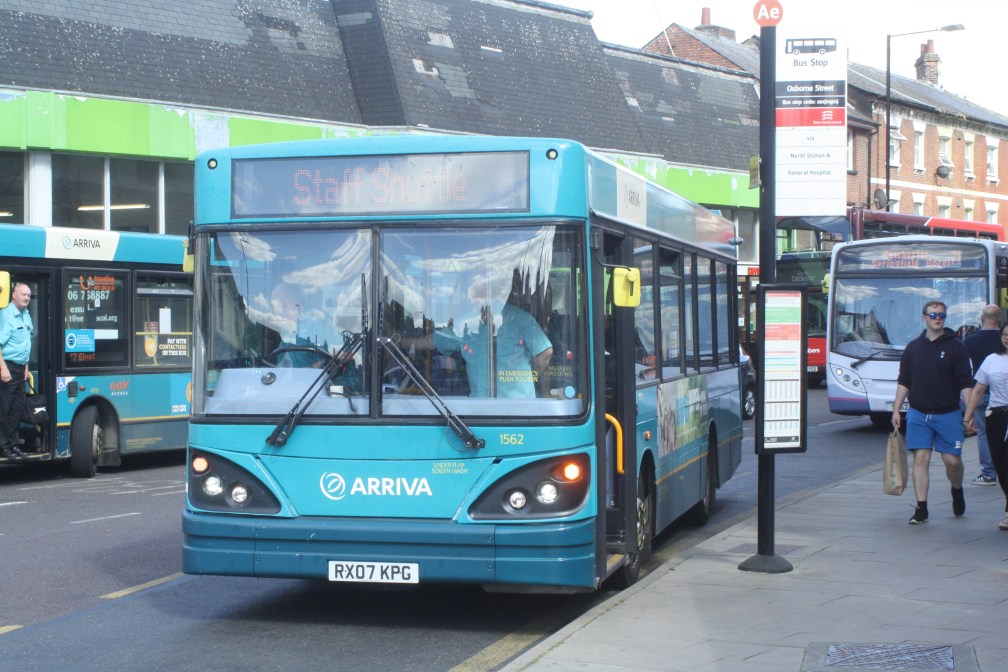 RX07KPG 1562 AR CR STAFF SHUTTLE 20-7-20