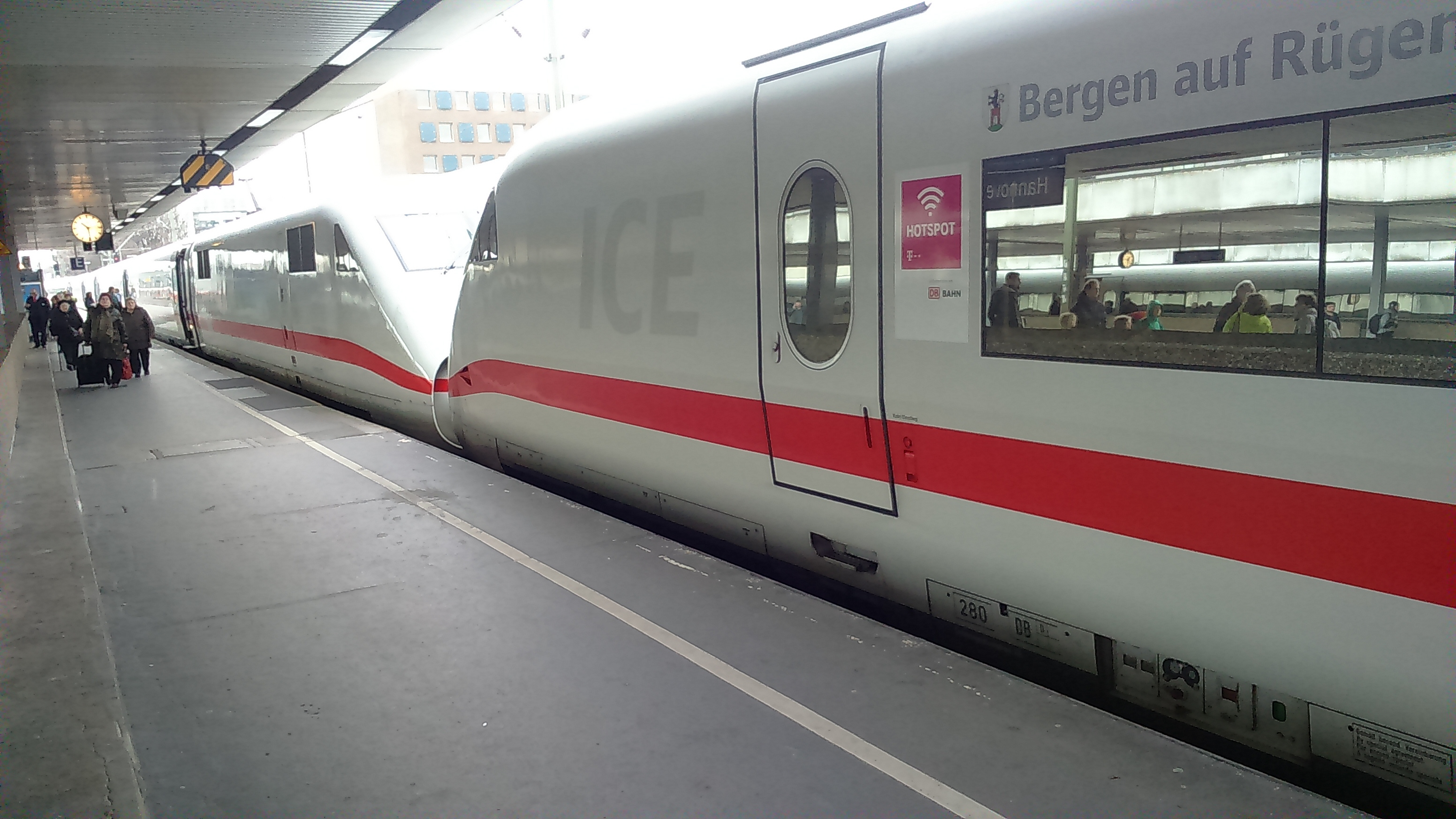 ICEs DB (HANNOVER) 27-12-15 (C MESSER)